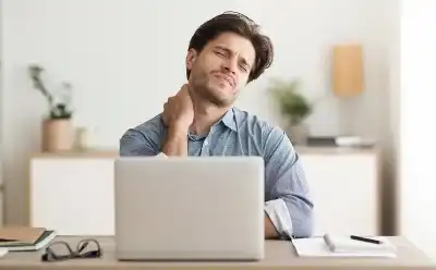 متلازمة العمل المكتبي.. خطر يستنزف الموظفين