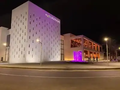 أسرة مول النافورة تهنئ موظفيها وعمال