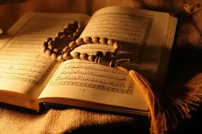 ما حكم تشغيل القرآن الكريم في