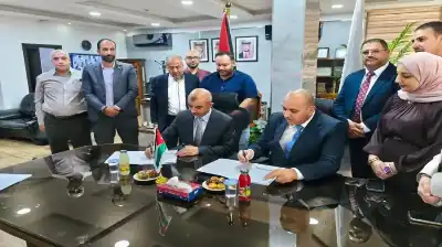 النقل البري توقّع عقد توريد وتشغيل