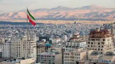 وفد قطري يصل طهران للمشاركة في