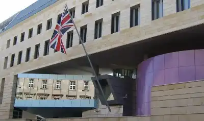 من السفارة البريطانية في عمان الى