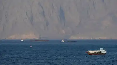 إيران تغلق مضيق هرمز.. وتتوعد: سنستهدف