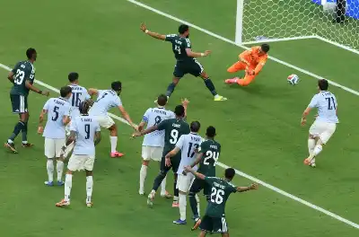 السعودية والأوروغواي تتعادلان في كأس العالم