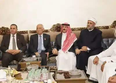 رئيس الديوان الملكي يطمئن على صحة