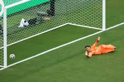 إسبانيا تحسم الصدارة وأورغواي تودع كأس