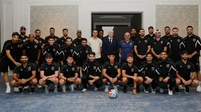 رئيس الفيفا يزور بعثة النشامى في