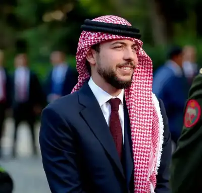 الشيخ البري يهنئ ولي العهد: 32