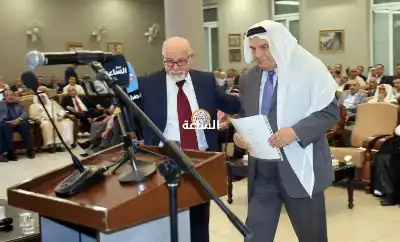 أبو عطا يشهر كتابه ما هذه