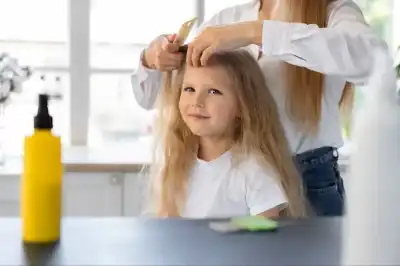 قبل أن تحجزي جلسة كيراتين لابنتك..