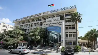 الصناعة والتجارة: تسجيل 12,449 سجلا تجاريا