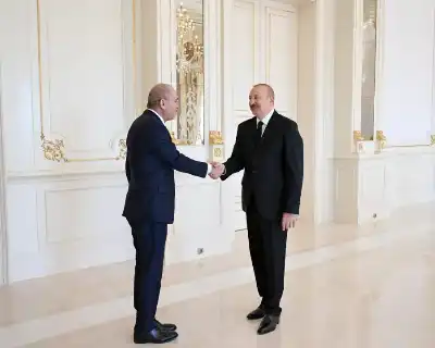 علييف يستقبل الصفدي في باكو (صور)