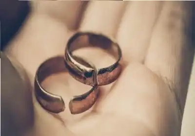هذه القصة من غرائب الطلاق.. وإليكم