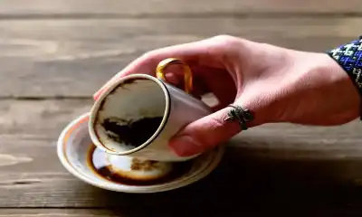 بين قراءة الفنجان وفتح الكوتشينة.. لماذا