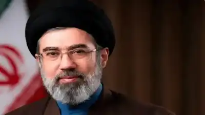 مجتبى خامنئي يتعهد بالثأر لوالده