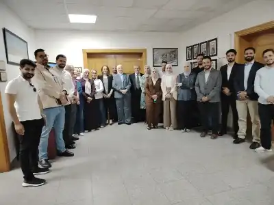 العزام تبحث مشروع المبنى الأخضر ومستجدات