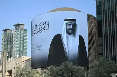 لوموند: حمد بن خليفة آل ثاني..