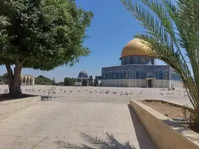 قوات الاحتلال تغلق المسجد الأقصى وتمنع