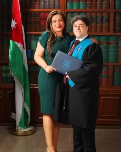 الاعلامية عبيدة عبده تهنئ نجلها طاهر