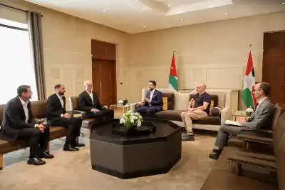 ولي العهد يستقبل الحكام الأردنيين بعد