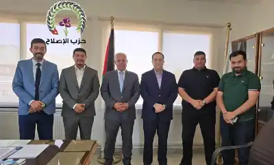 حزب الإصلاح يواصل جولاته الجامعية ويزور