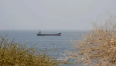شلل شبه تام للملاحة في مضيق