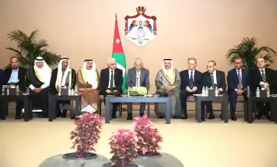تنفيذا لتوجيهات الملك.. العيسوي يلتقي 300