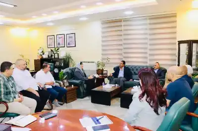 الغذاء والدواء ونقابة المطاعم تبحثان تطبيق