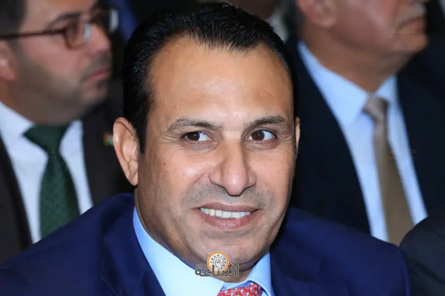 نواف العجارمة الأمين على المدرسة في