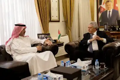 القطامين والمطيري يبحثان الاستعدادات لمؤتمر العمل