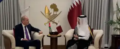 الصفدي يلتقي آل ثاني في الدوحة
