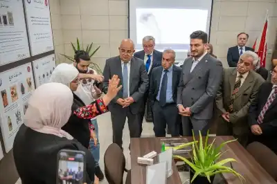 رئيس الجامعة الهاشمية يفتتح أرشيف النباتات