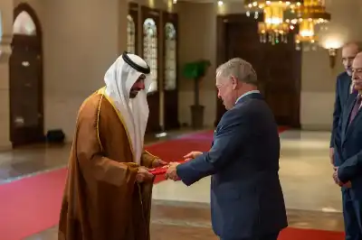 الملك يتقبل أوراق اعتماد سفراء الإمارات