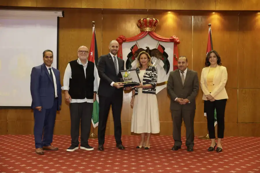 مدار الساعة,أخبار البنوك والشركات,وزارة التربية والتعليم,البنك العربي