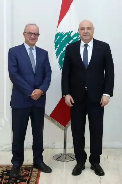 الرئيس اللبناني يلتقي مروان المعشر