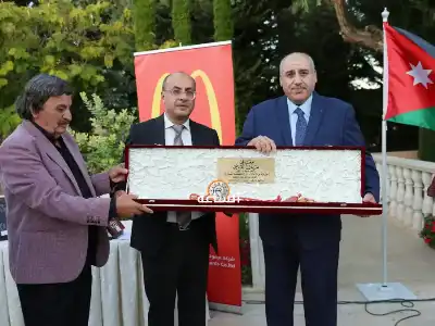 برعاية القاضي.. نفرتيتي تكرم أوائل التوجيهي