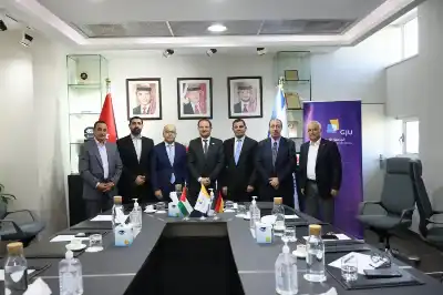 عبيدات يوقع مذكرة تفاهم لإقامة حي