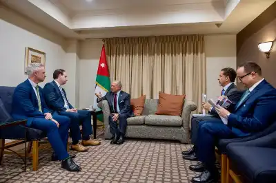 الملك يجتمع في العاصمة الأسترالية بممثلي