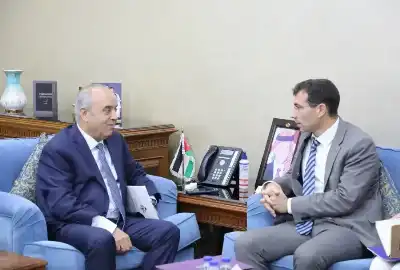 استمرار برامج المنح الدراسية والتبادل الطلابي
