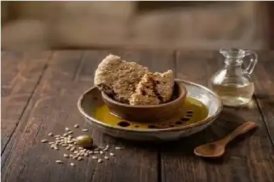 مائدة بلا إدام.. حين يصبح الخبز