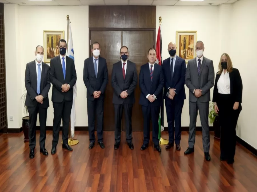 مدار الساعة,مناسبات أردنية,سامي سميرات,المؤسسة العربية المصرفية,قطاع البنوك