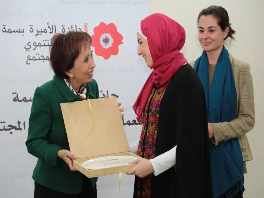 مدار الساعة,أخبار المجتمع الأردني,الملكة زين,مخيم البقعة