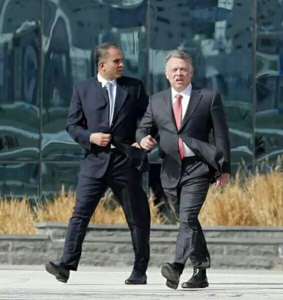 مدار الساعة,مقالات