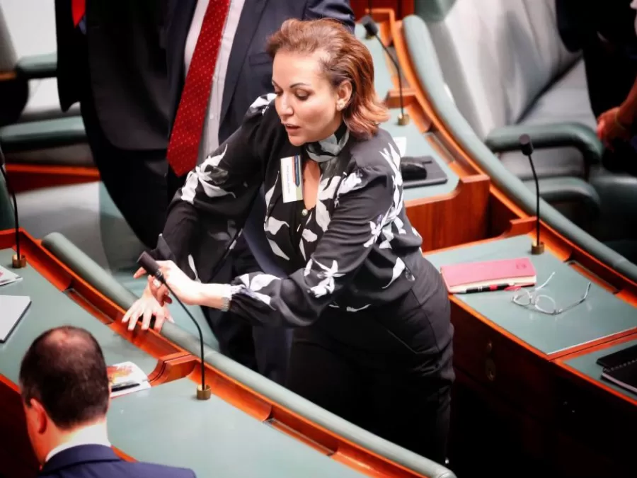 مدار الساعة,أخبار خفيفة ومنوعة,رئيس الوزراء,مواقع التواصل الاجتماعي,حزب العمال