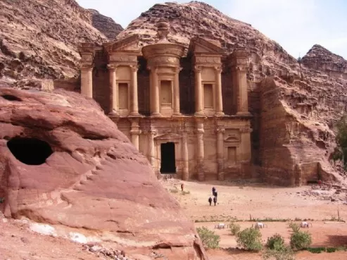 مدار الساعة,أخبار السياحة في الأردن,وزيرة السياحة والآثار,لينا عناب,وزارة التربية والتعليم