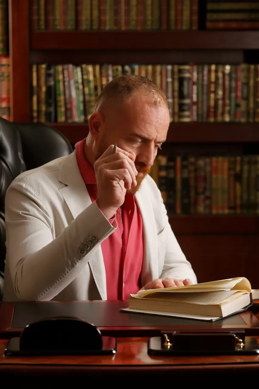 مدار الساعة,مقالات