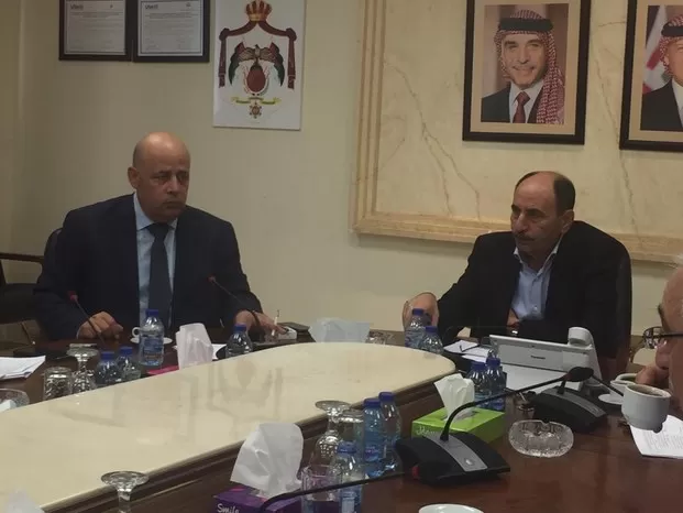 مدار الساعة,أخبار اقتصادية,وزير الأشغال العامة والإسكان,دائرة العطاءات الحكومية,مواقع التواصل الاجتماعي